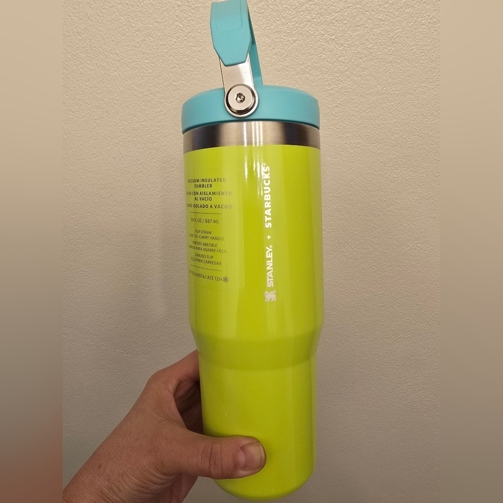 NWT Stanley x Starbucks 2025 LATAM Limited Edition Ice Flow Flip Tumbler…